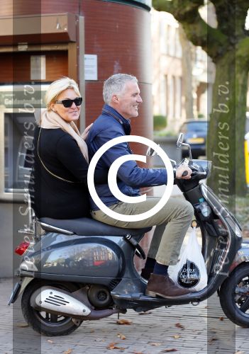 Amsterdam 1 november 2014
Caroline Tensen met haar man Ernst Jan Smids op hun vespa scooter.