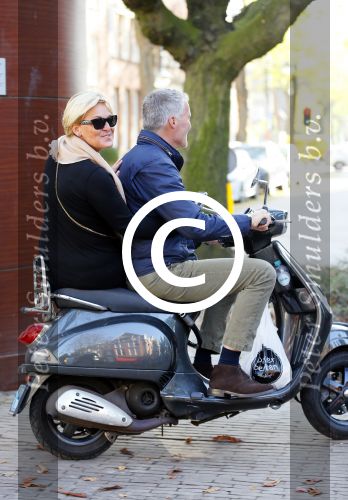 Amsterdam 1 november 2014
Caroline Tensen met haar man Ernst Jan Smids op hun vespa scooter.