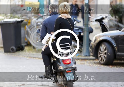 Amsterdam 1 november 2014
Caroline Tensen met haar man Ernst Jan Smids op hun vespa scooter.