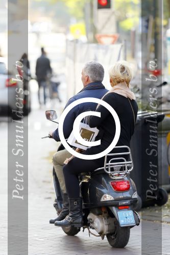 Amsterdam 1 november 2014
Caroline Tensen met haar man Ernst Jan Smids op hun vespa scooter.