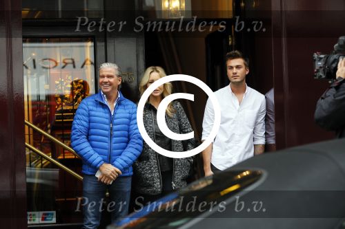 Amsterdam 3 november 2014
Chantal janzen slaapt voor haar programma bij Dave en Dries Roelvink.