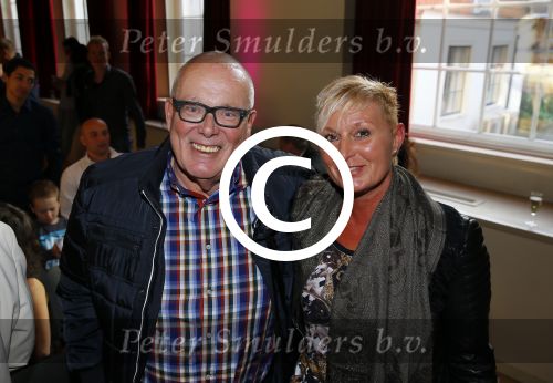 Amsterdam 28 oktober 2014
Presentatie boek Casa Rosso met Jan Otten en Rob v Hulst. Karin Bloemen reikt het eerste boek uit. Charles Geerts met zijn vrouw