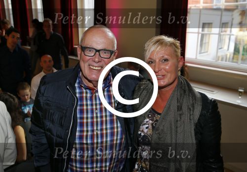 Amsterdam 28 oktober 2014
Presentatie boek Casa Rosso met Jan Otten en Rob v Hulst. Karin Bloemen reikt het eerste boek uit. Charles Geerts met zijn vrouw