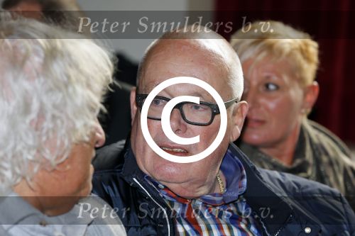 Amsterdam 28 oktober 2014
Presentatie boek Casa Rosso met Jan Otten en Rob v Hulst. Karin Bloemen reikt het eerste boek uit. Charles Geerts met zijn vrouw
