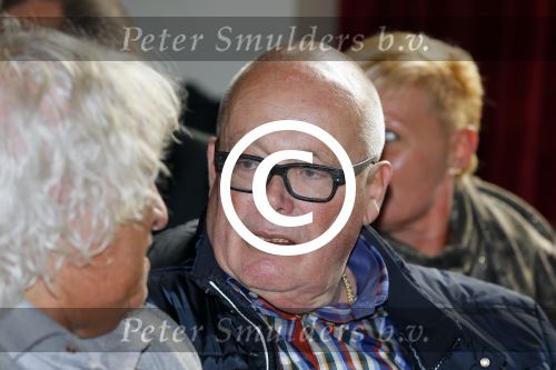 Amsterdam 28 oktober 2014
Presentatie boek Casa Rosso met Jan Otten en Rob v Hulst. Karin Bloemen reikt het eerste boek uit. Charles Geerts met zijn vrouw