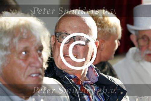 Amsterdam 28 oktober 2014
Presentatie boek Casa Rosso met Jan Otten en Rob v Hulst. Karin Bloemen reikt het eerste boek uit. Charles Geerts met zijn vrouw
