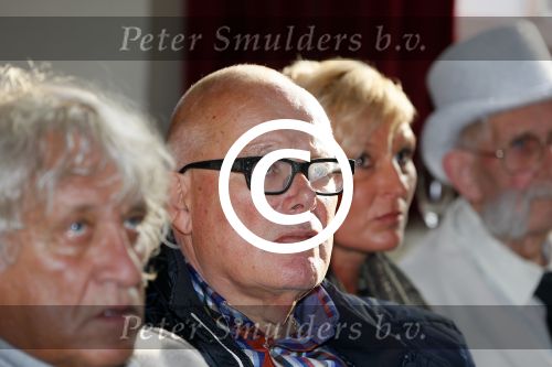 Amsterdam 28 oktober 2014
Presentatie boek Casa Rosso met Jan Otten en Rob v Hulst. Karin Bloemen reikt het eerste boek uit. Charles Geerts met zijn vrouw