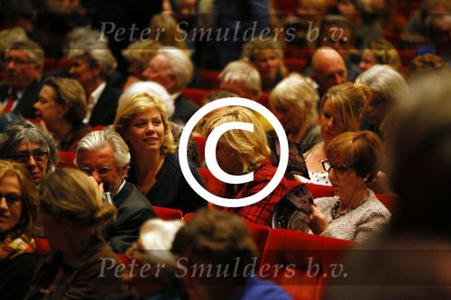 Utrecht 4 november 2014
Premiere Annie MG Schmidt op soestdijk in de schouwburg van Utrecht.
Claudia de Breij met nieuwe vriendin Jessica