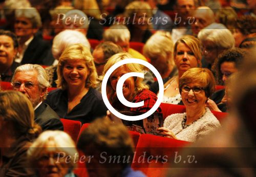 Utrecht 4 november 2014
Premiere Annie MG Schmidt op soestdijk in de schouwburg van Utrecht.
Claudia de Breij met nieuwe vriendin Jessica