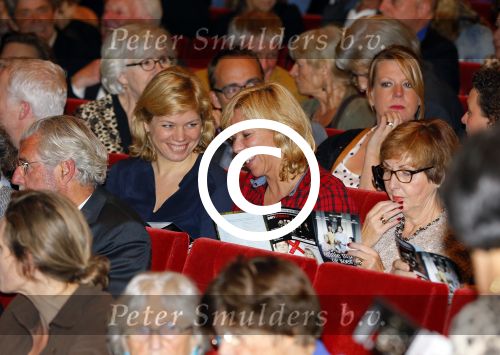 Utrecht 4 november 2014
Premiere Annie MG Schmidt op soestdijk in de schouwburg van Utrecht.
Claudia de Breij met nieuwe vriendin Jessica