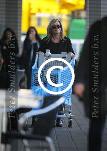 Amsterdam 31 oktober 2014
Connie Breukhoven doet boodschappen bij Albert Heijn op het gelderlandplein