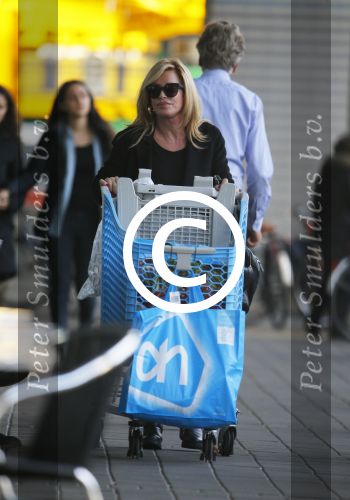 Amsterdam 31 oktober 2014
Connie Breukhoven doet boodschappen bij Albert Heijn op het gelderlandplein