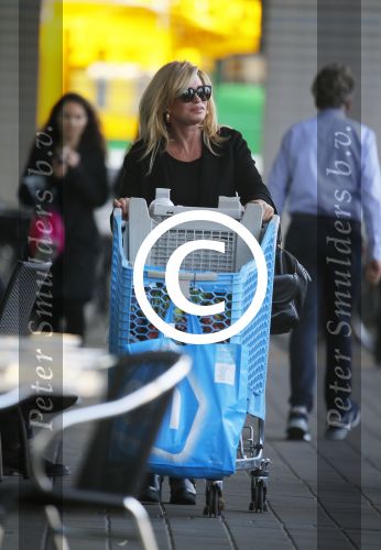 Amsterdam 31 oktober 2014
Connie Breukhoven doet boodschappen bij Albert Heijn op het gelderlandplein