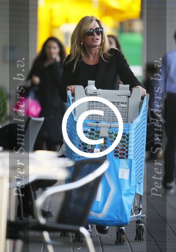 Amsterdam 31 oktober 2014
Connie Breukhoven doet boodschappen bij Albert Heijn op het gelderlandplein