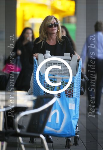 Amsterdam 31 oktober 2014
Connie Breukhoven doet boodschappen bij Albert Heijn op het gelderlandplein