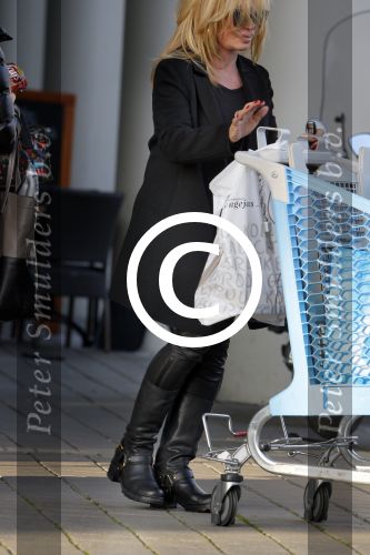 Amsterdam 31 oktober 2014
Connie Breukhoven doet boodschappen bij Albert Heijn op het gelderlandplein