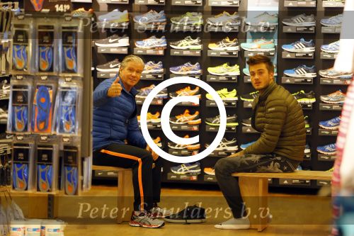 Amsterdam 5 november 2014
Dave en Dries Roelvink gaan rennen in het vondelpark voor hun soap die binnenkort op sbs6 uitgezonden wordt.