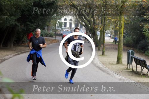 Amsterdam 5 november 2014
Dave en Dries Roelvink gaan rennen in het vondelpark voor hun soap die binnenkort op sbs6 uitgezonden wordt.