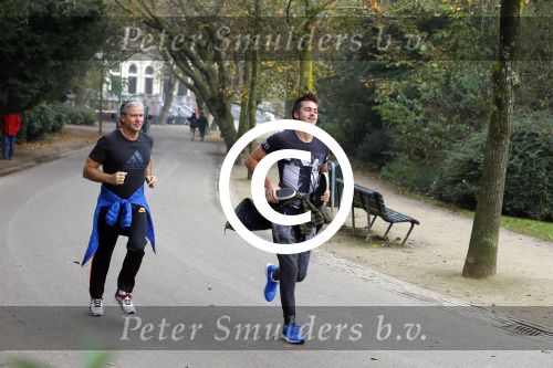 Amsterdam 5 november 2014
Dave en Dries Roelvink gaan rennen in het vondelpark voor hun soap die binnenkort op sbs6 uitgezonden wordt.
