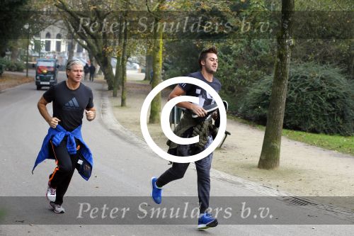 Amsterdam 5 november 2014
Dave en Dries Roelvink gaan rennen in het vondelpark voor hun soap die binnenkort op sbs6 uitgezonden wordt.