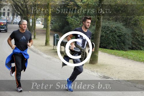 Amsterdam 5 november 2014
Dave en Dries Roelvink gaan rennen in het vondelpark voor hun soap die binnenkort op sbs6 uitgezonden wordt.