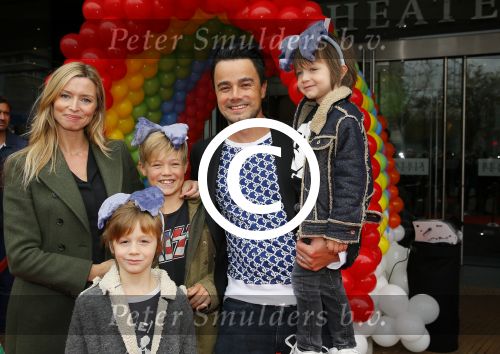 Utrecht 25 oktober 2014
Premiere Woezel en Pip in het beatrixtheater. Dinand Woesthoff met Lucy en kinderen