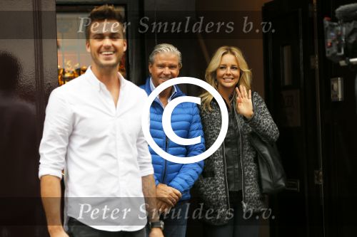 Amsterdam 3 november 2014
Chantal janzen slaapt voor haar programma bij Dave en Dries Roelvink.