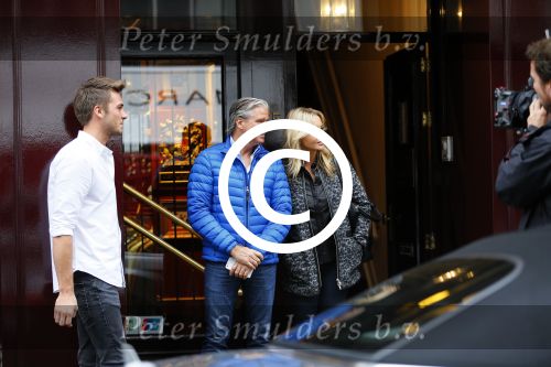 Amsterdam 3 november 2014
Chantal janzen slaapt voor haar programma bij Dave en Dries Roelvink.