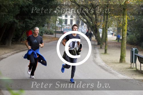 Amsterdam 5 november 2014
Dave en Dries Roelvink gaan rennen in het vondelpark voor hun soap die binnenkort op sbs6 uitgezonden wordt.