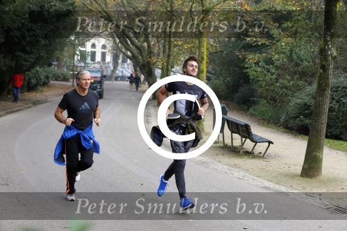 Amsterdam 5 november 2014
Dave en Dries Roelvink gaan rennen in het vondelpark voor hun soap die binnenkort op sbs6 uitgezonden wordt.