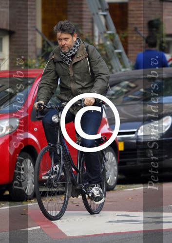 Amsterdam 31 oktober 2014
Erik van t Hoff op de fiets in amsterdam zuid na afspraak met oa Jack Spijkerman