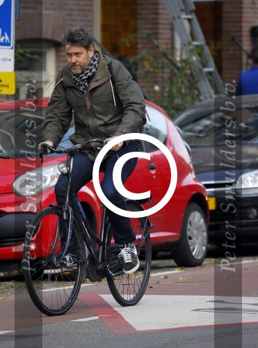 Amsterdam 31 oktober 2014
Erik van t Hoff op de fiets in amsterdam zuid na afspraak met oa Jack Spijkerman