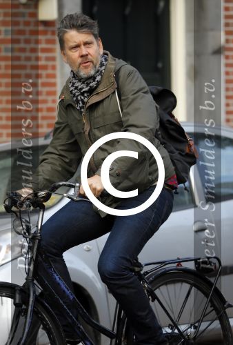 Amsterdam 31 oktober 2014
Erik van t Hoff op de fiets in amsterdam zuid na afspraak met oa Jack Spijkerman
