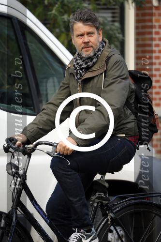 Amsterdam 31 oktober 2014
Erik van t Hoff op de fiets in amsterdam zuid na afspraak met oa Jack Spijkerman