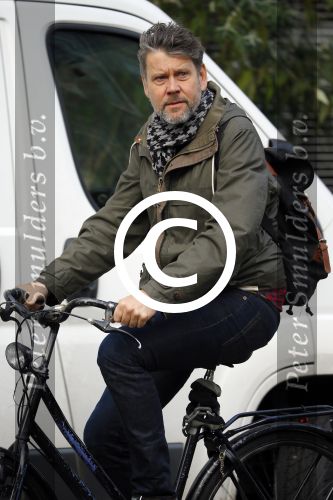 Amsterdam 31 oktober 2014
Erik van t Hoff op de fiets in amsterdam zuid na afspraak met oa Jack Spijkerman