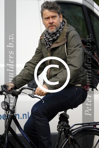 Amsterdam 31 oktober 2014
Erik van t Hoff op de fiets in amsterdam zuid na afspraak met oa Jack Spijkerman