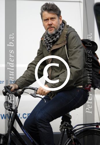 Amsterdam 31 oktober 2014
Erik van t Hoff op de fiets in amsterdam zuid na afspraak met oa Jack Spijkerman