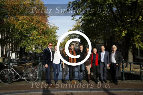 Amsterdam 27 oktober 2014
Presentatie nieuwe castleden Naast Freek Bartels en Bill van Dijk zijn ook Tony Neef (Sonneveld), Mariska van Kolck (Conny Stuart) en Cindy Bell (de lifter) te zien in Sonneveld. Albert Verlinde is de producent.