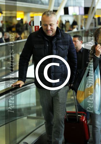 Schiphol 26 oktober 2014
Gordon vertrekt vanaf schiphol voor een reclamestunt van Kitkat naar een onbewoond eiland.
