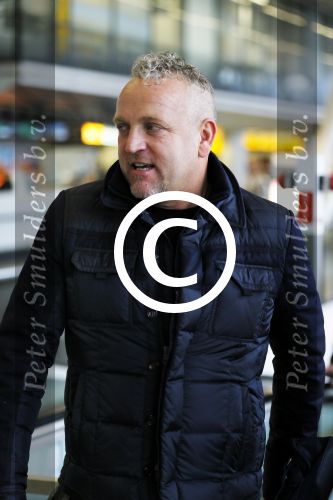 Schiphol 26 oktober 2014
Gordon vertrekt vanaf schiphol voor een reclamestunt van Kitkat naar een onbewoond eiland.