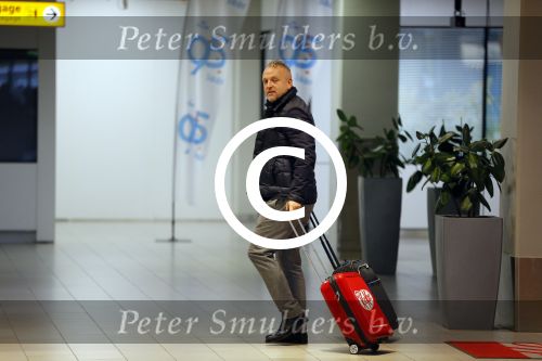 Schiphol 26 oktober 2014
Gordon vertrekt vanaf schiphol voor een reclamestunt van Kitkat naar een onbewoond eiland.
