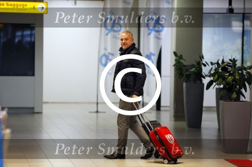 Schiphol 26 oktober 2014
Gordon vertrekt vanaf schiphol voor een reclamestunt van Kitkat naar een onbewoond eiland.