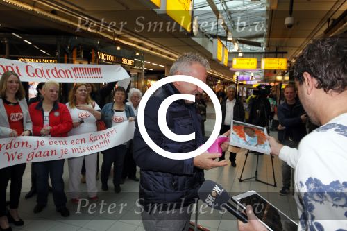 Schiphol 26 oktober 2014
Gordon vertrekt vanaf schiphol voor een reclamestunt van Kitkat naar een onbewoond eiland.