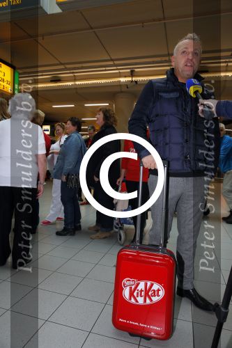 Schiphol 26 oktober 2014
Gordon vertrekt vanaf schiphol voor een reclamestunt van Kitkat naar een onbewoond eiland.