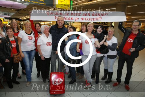 Schiphol 26 oktober 2014
Gordon vertrekt vanaf schiphol voor een reclamestunt van Kitkat naar een onbewoond eiland.