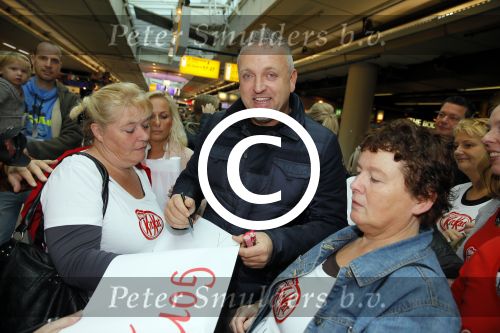 Schiphol 26 oktober 2014
Gordon vertrekt vanaf schiphol voor een reclamestunt van Kitkat naar een onbewoond eiland.