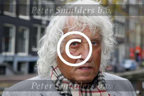 Amsterdam 28 oktober 2014
Presentatie boek Casa Rosso met Jan Otten en Rob v Hulst. Karin Bloemen reikt het eerste boek uit.