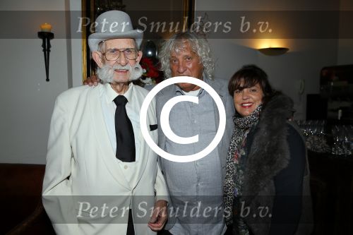 Amsterdam 28 oktober 2014
Presentatie boek Casa Rosso met Jan Otten en Rob v Hulst. Karin Bloemen reikt het eerste boek uit. Jan met zijn vrouw en Ome Joop Snor