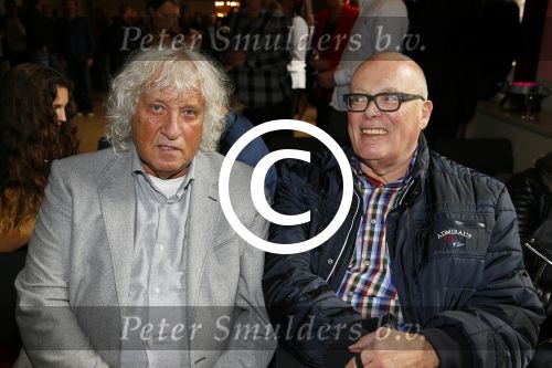 Amsterdam 28 oktober 2014
Presentatie boek Casa Rosso met Jan Otten en Rob v Hulst. Karin Bloemen reikt het eerste boek uit. Jan met zijn beste vriend Charles Geerts
