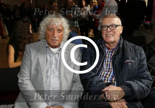 Amsterdam 28 oktober 2014
Presentatie boek Casa Rosso met Jan Otten en Rob v Hulst. Karin Bloemen reikt het eerste boek uit. Jan met zijn beste vriend Charles Geerts